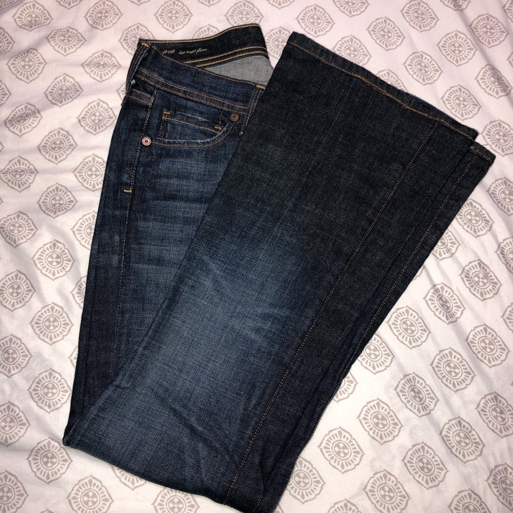 Low-rise flare cut jeans!